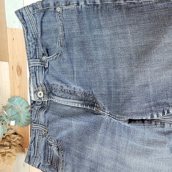 CHICO'S PLATINUM LIGHT WASH BLUE JEANS - Picture 5 of 13